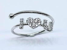 Carica l'immagine nel visualizzatore di Gallery, Anello in oro bianco con "ILY" in Diamanti
