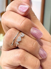 Carica l'immagine nel visualizzatore di Gallery, Anello in oro bianco con "ILY" in Diamanti
