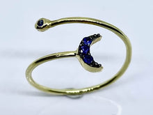 Carica l'immagine nel visualizzatore di Gallery, Anello in oro giallo con "mezza luna" di Zaffiri
